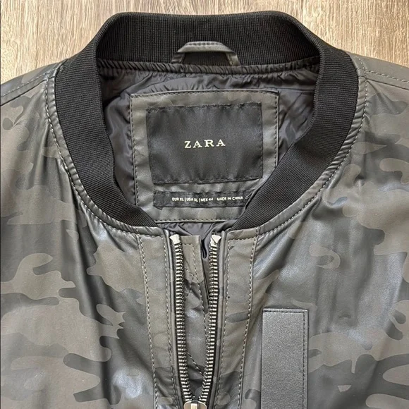 Zara Men's Black Bomber Jacket with Camo print - Picture 2 of 7